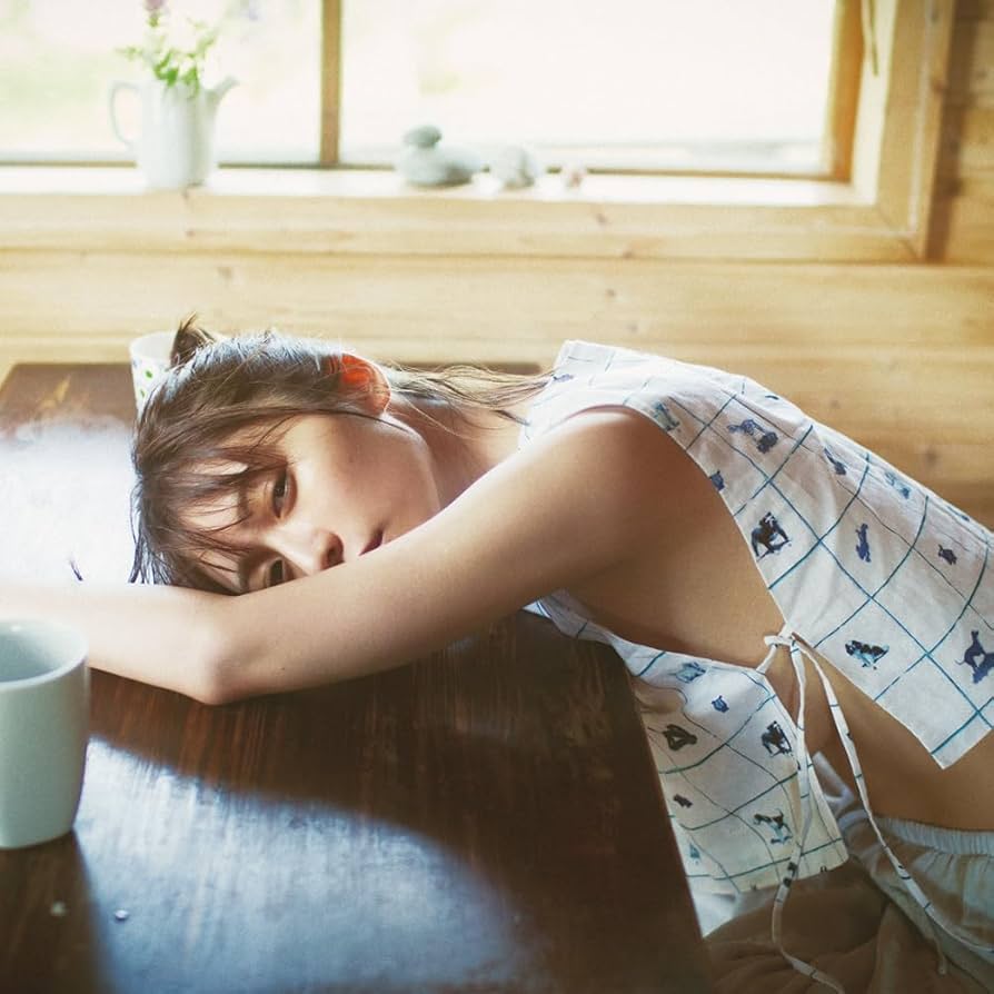 Amazon.co.jp: 【 限定ポスター付 】 長濱ねる 2nd写真集 通常カバー版